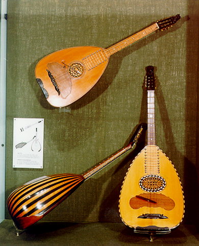 Museum of Popular Instruments - Research Centre for Ethnomusicology  - Chordophones - The permanent exhibition is spread over three floors and divided into four sections. Here Chordophones (first floor): Tambourades, laghouta (long-necked lutes)
outia (short-necked lutes), quitars , mandolins, dulcimers etc