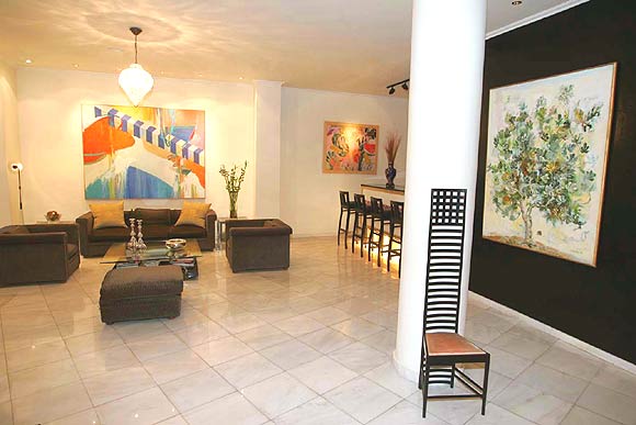 Picture of living-room and lobby area of Art Hotel in Athens. CLICK TO ENLARGE