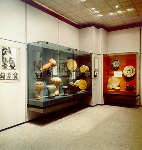Museum of Popular Instruments - Research Centre for Ethnomusicology  - the exhibition space - The main building of the Lassanis Mansion contains, apart from the exhibition space, the reception area, the Director's office, the secretariat and the library of the Museum (also donated by Fivos Anoyanakis). The out-building is converted into an annex